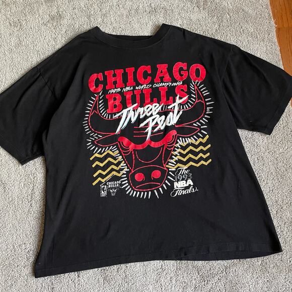 Vintage Chicago Bulls 1993 NBA Finals Graphic T-Shirt - Size XL - Picture 3 of 7